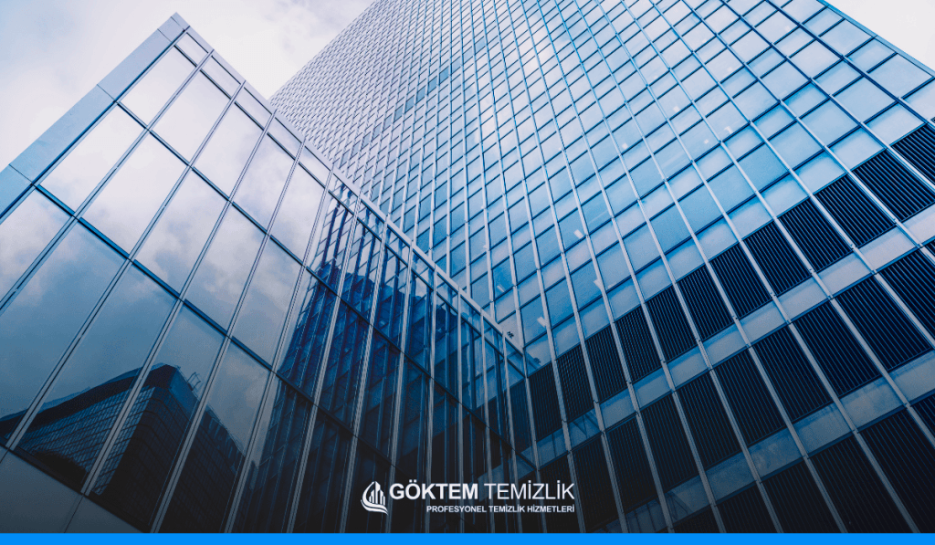 Dış Cephe Cam Temizliğinde Kullanılan Ekipmanlar ve Teknolojiler